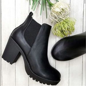 Black Chelsea boot
